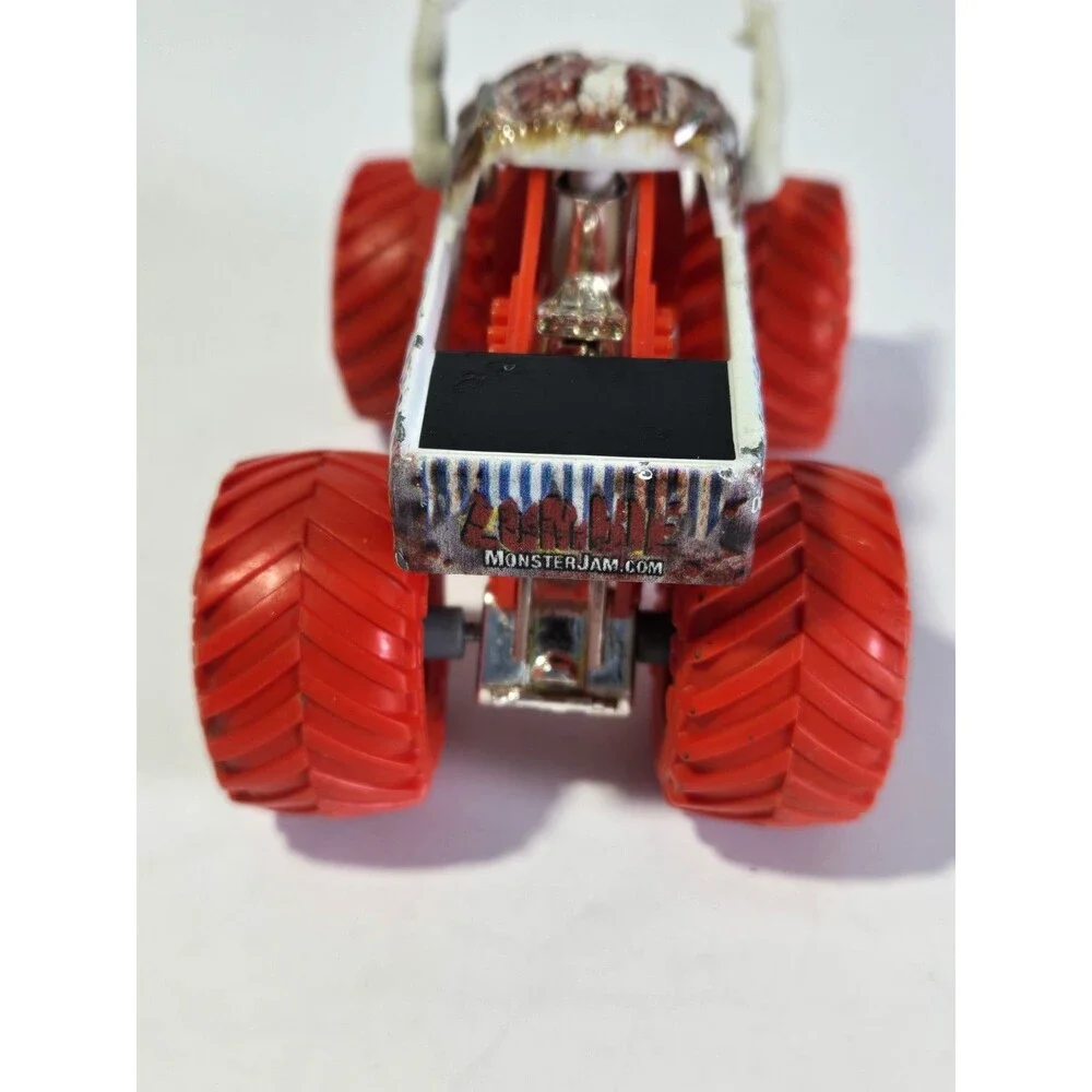 Monster Jam Zombie 1:64 Spin Master Red Wheels Moving Arms Diecast Truck